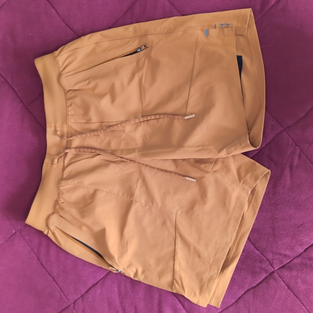 Lululemon men's License to Train linered shorts, size medium, 7 inch inseam